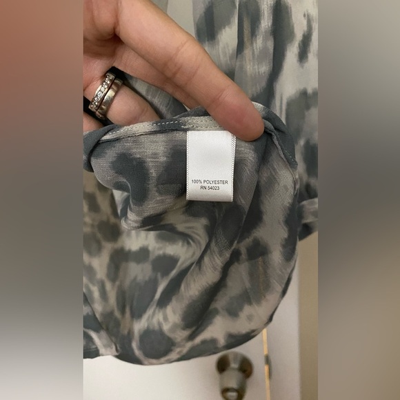 Banana Republic Animal Print Long Sleeve Sheer Button Down Blouse Size XS - Picture 6 of 8